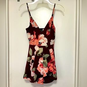 Privy spaghetti strap floral romper - size S - maroon/pink